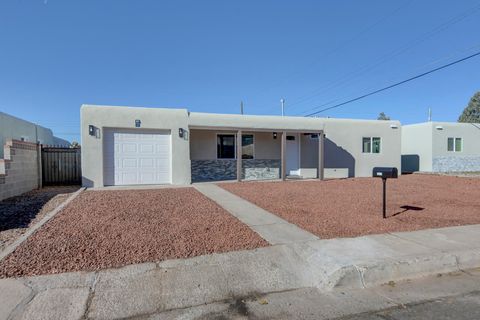 Photo of 2313 Cagua Drive NE, Albuquerque, NM 87110 (MLS # 1095645)