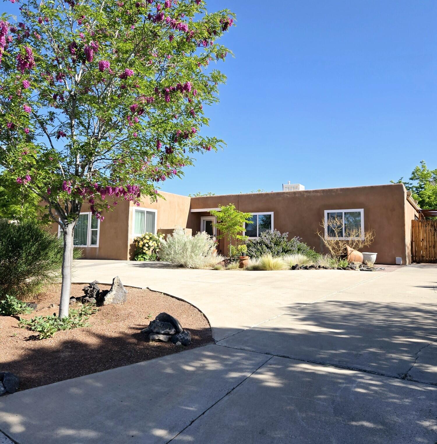3703 Oakmount Drive, Rio Rancho, New Mexico image 2