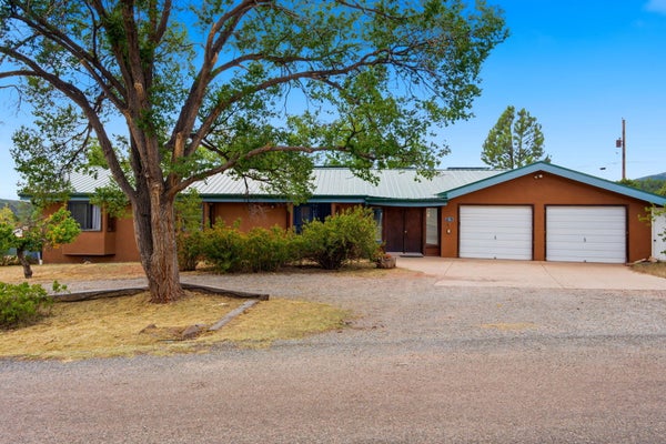 29 CORTE DE CANONCITO, CEDAR CREST, NM 87008 - Image c8e24b2a9ae6a49accdee9e14a99b1fb/626554296