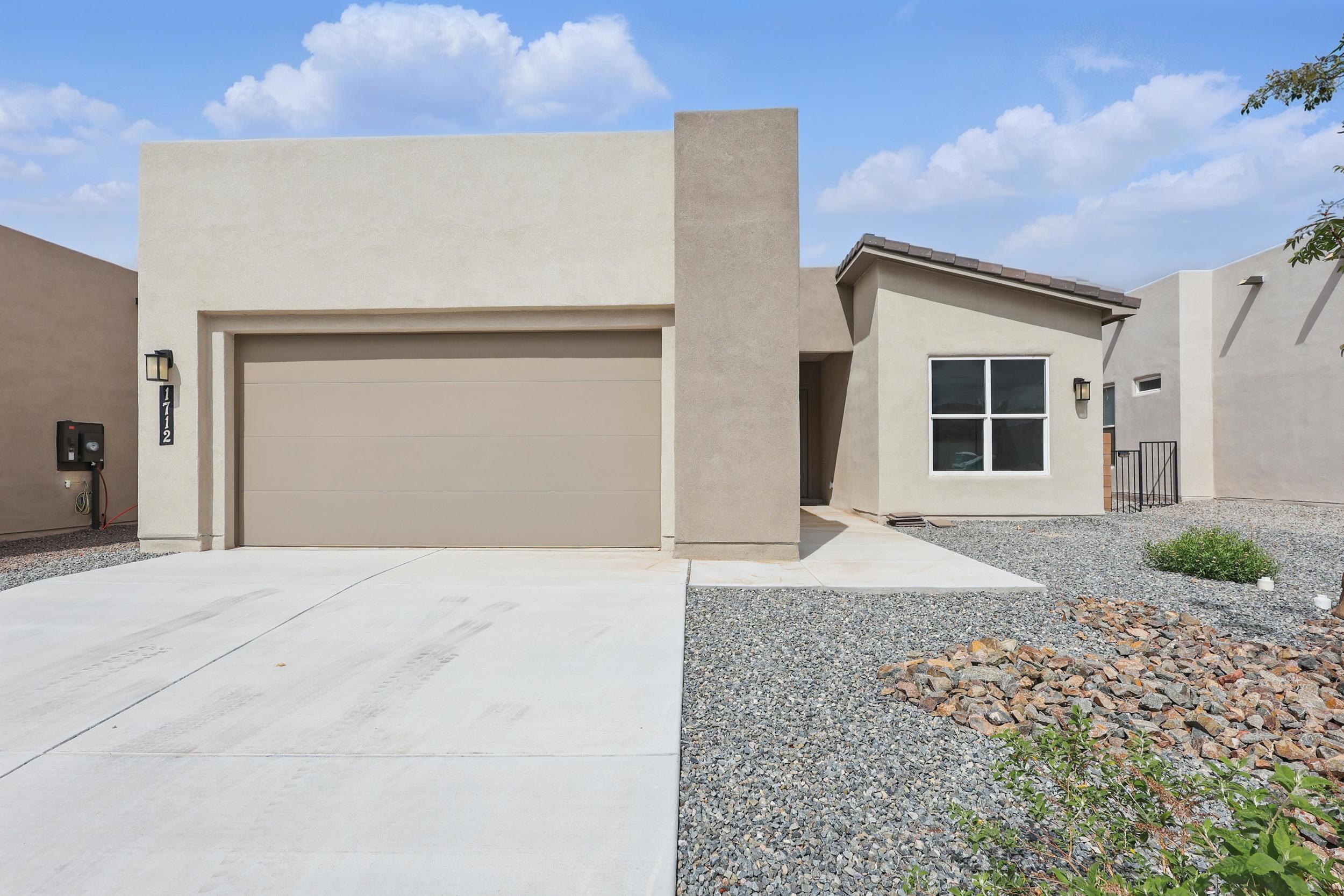 1712 Tesoro Loop, Los Lunas, New Mexico image 2