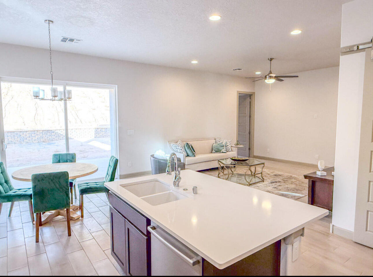 1712 Tesoro Loop, Los Lunas, New Mexico image 6