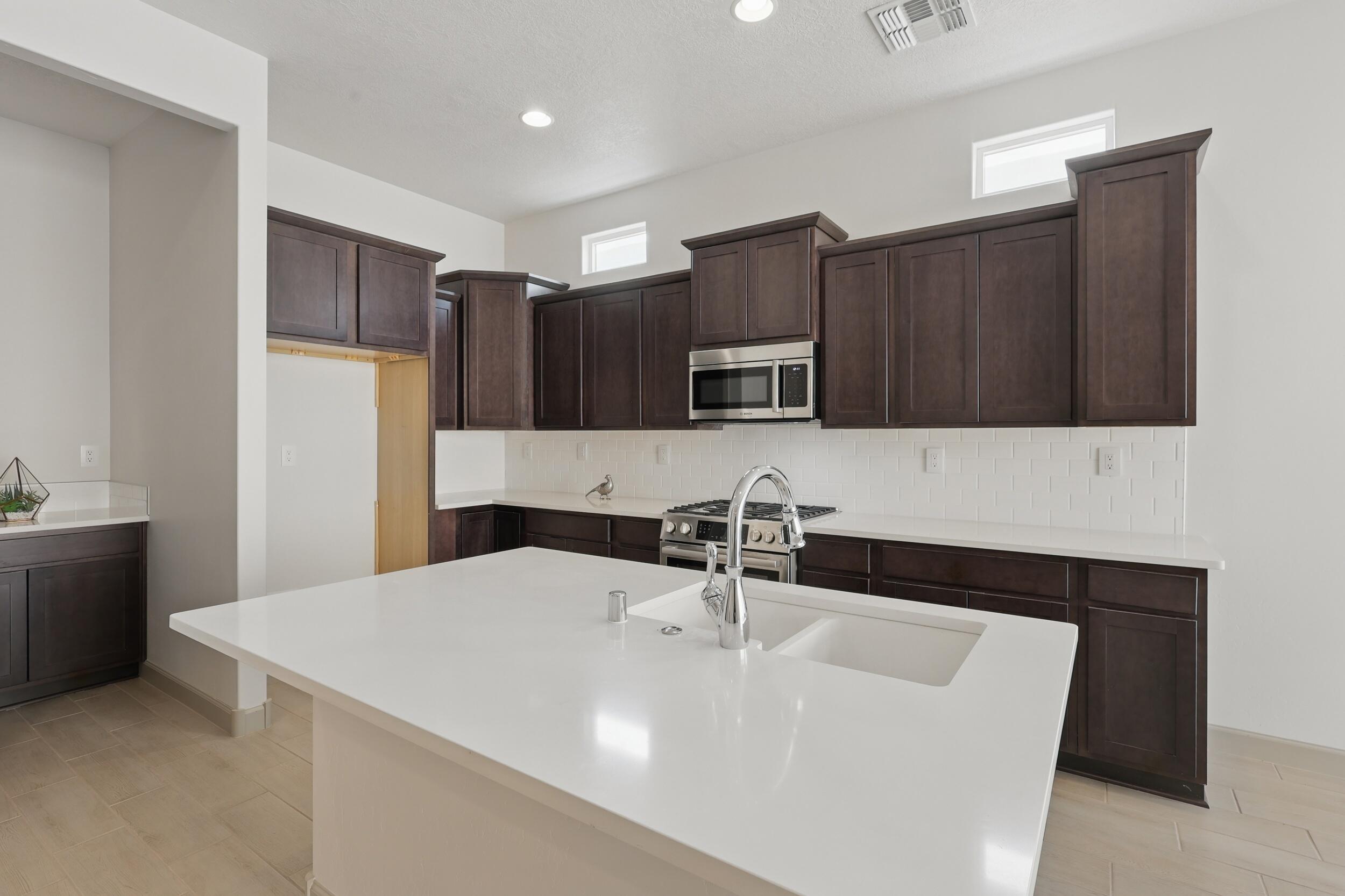 1712 Tesoro Loop, Los Lunas, New Mexico image 9