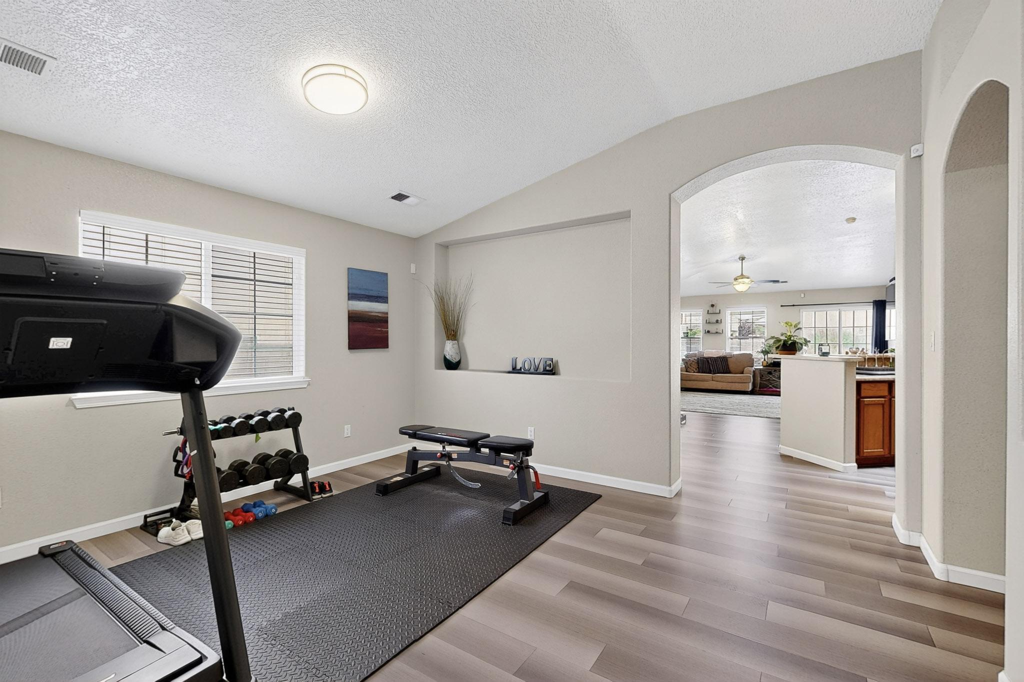 9608 Kilauea Avenue NW