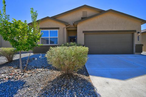 Photo of 18 Hermanos Loop, Los Lunas, NM 87031 (MLS # 1092247)