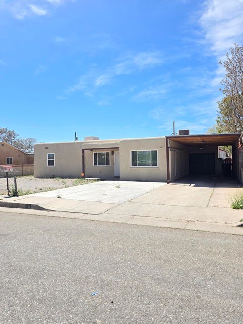 Photo of 421 57th Street SW, Albuquerque, NM 87121 (MLS # 1100944)