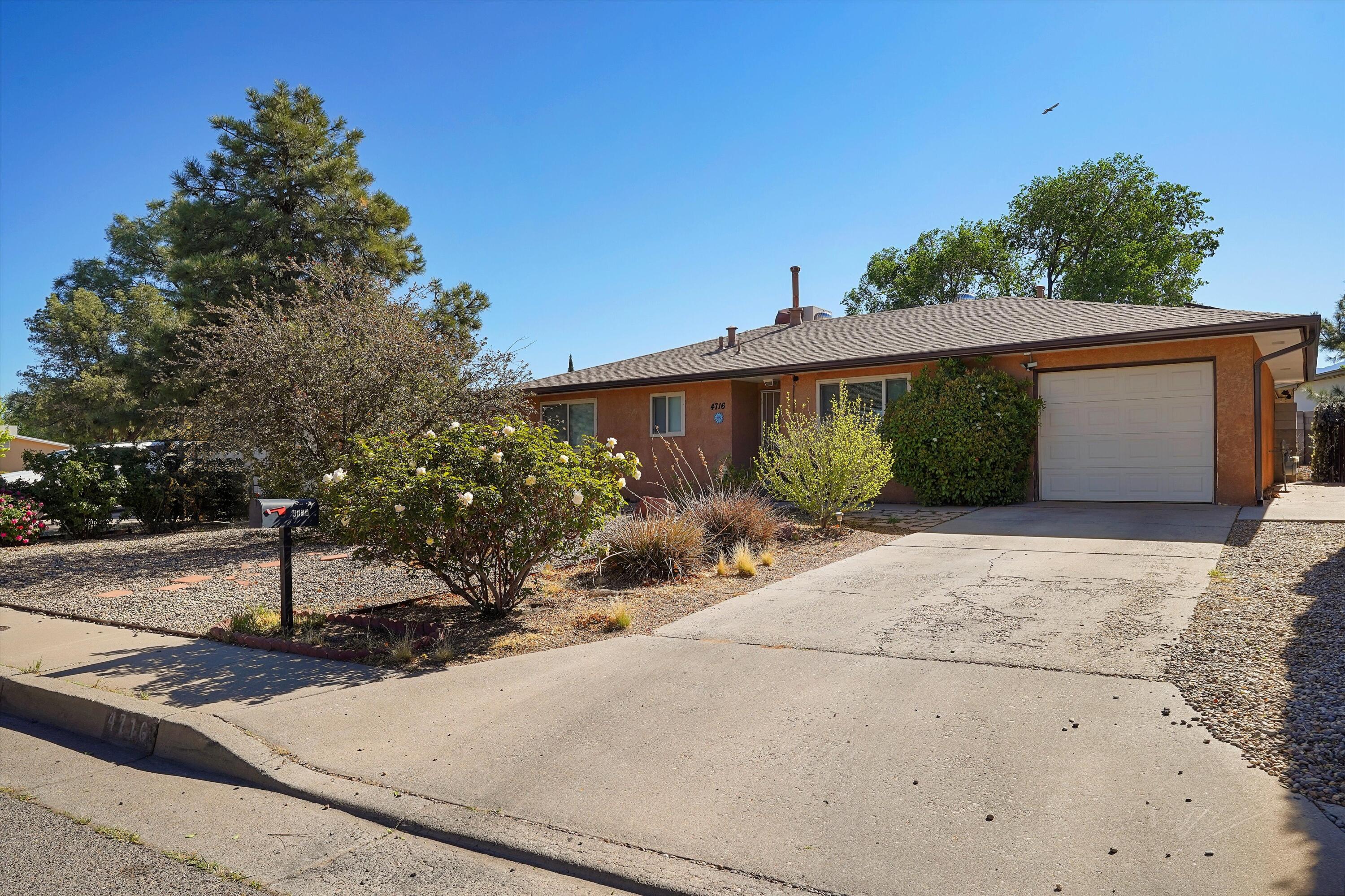 4716 Overland Street, Albuquerque, New Mexico image 1