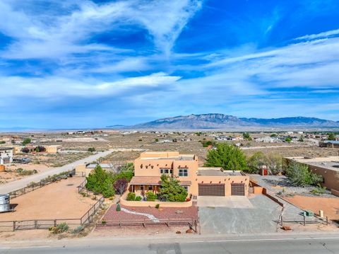 Homes For Sale - 714 10th Street<br/> Rio Rancho, NM 87124
