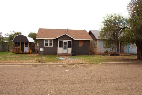Photo of 808 E Laughlin Avenue, Tucumcari, NM 88401 (MLS # 1111433)