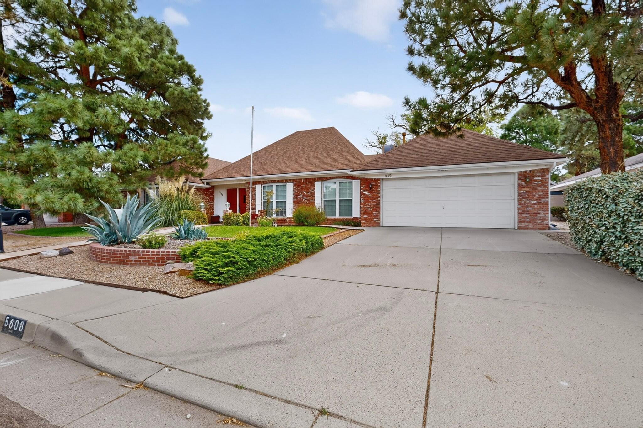 5608 Fairoak Trail NE