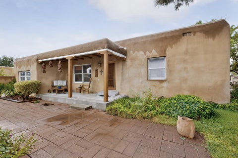Photo of 117 Carlito Road NW, Albuquerque, NM 87107 (MLS # 1111182)