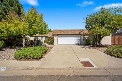 Photo of 913 Santa Ana Avenue SE, Albuquerque, NM 87123 (MLS # 1111397)