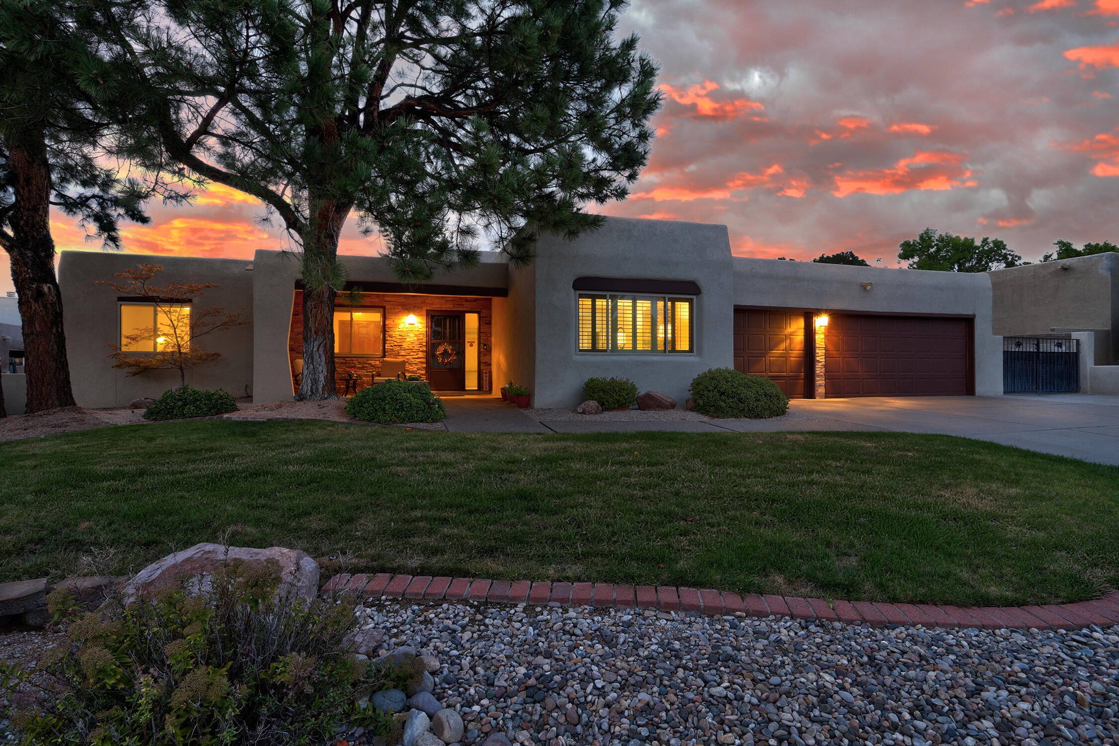 9009 Camino Del Sol NE