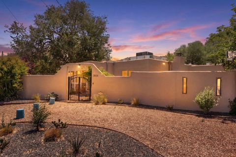Photo of 2616 Mountain Road NW, Albuquerque, NM 87104 (MLS # 1103533)