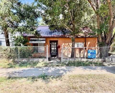 Photo of 1106 New Mexico Avenue, Las Vegas, NM 87701 (MLS # 1092011)