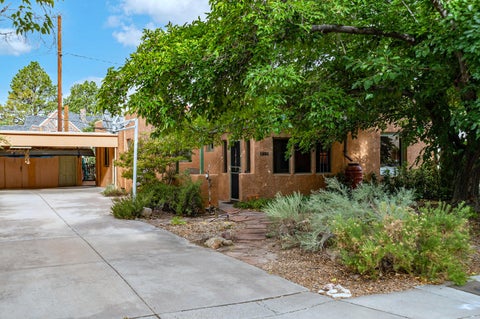 Homes For Sale - 415 Amherst Drive<br/> Albuquerque, NM 87106