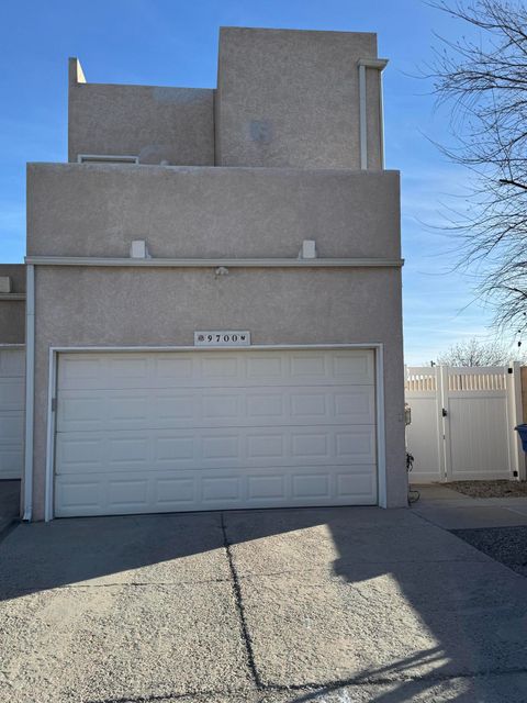 Photo of 9700 Lagrima De Oro Road NE, Albuquerque, NM 87111 (MLS # 1098848)