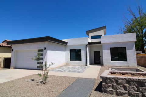 Photo of 1321 Van Cleave Road NW, Albuquerque, NM 87107 (MLS # 1111131)