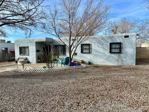 Photo of 2507 Cagua Drive NE, Albuquerque, NM 87110 (MLS # 1095881)