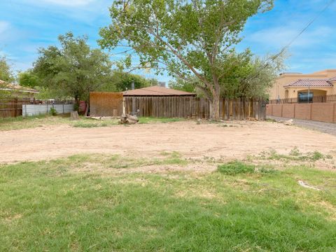 Photo of 520 Los Lentes Road SE, Los Lunas, NM 87031 (MLS # 1099619)