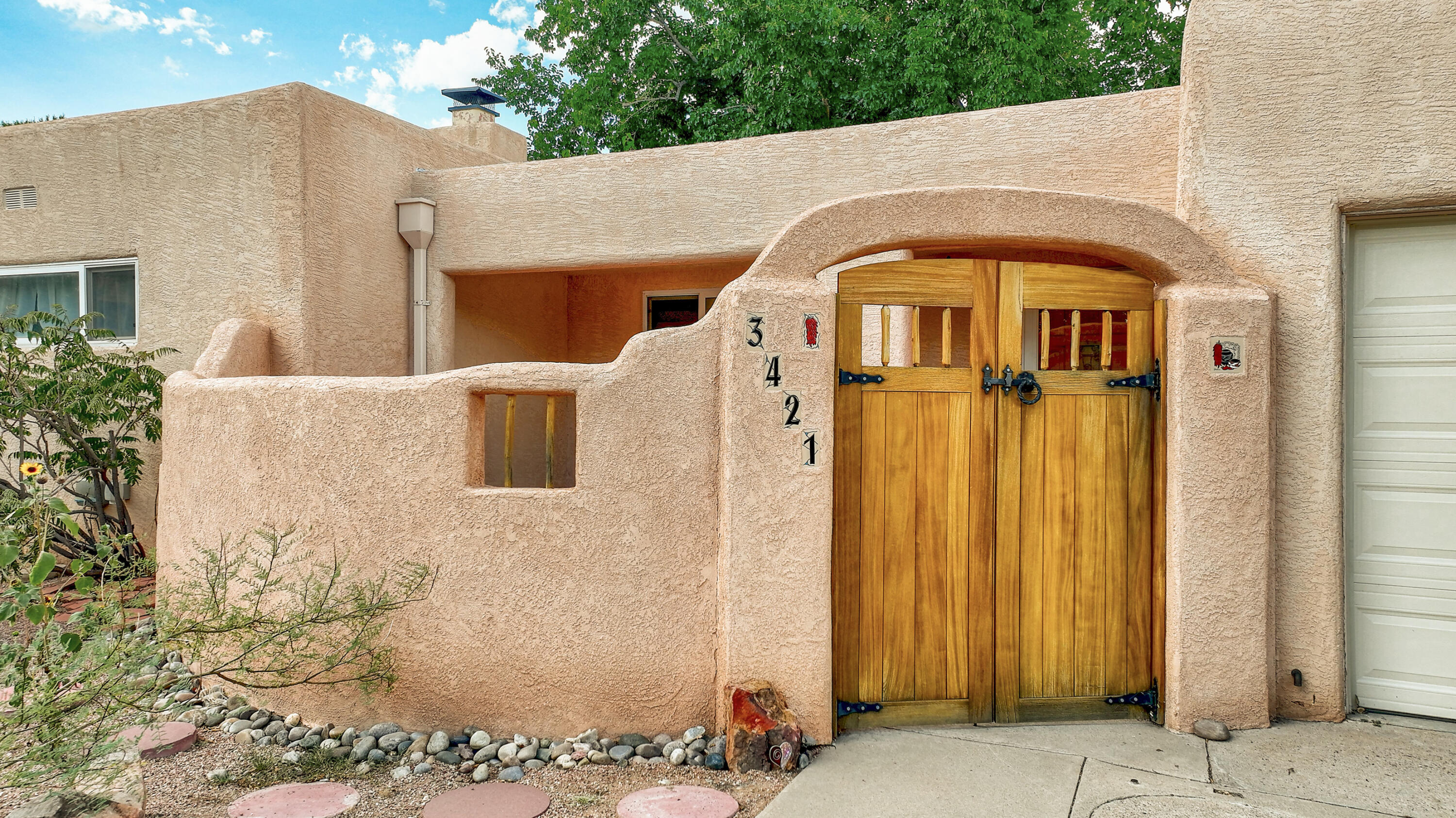 View Albuquerque, NM 87106 house