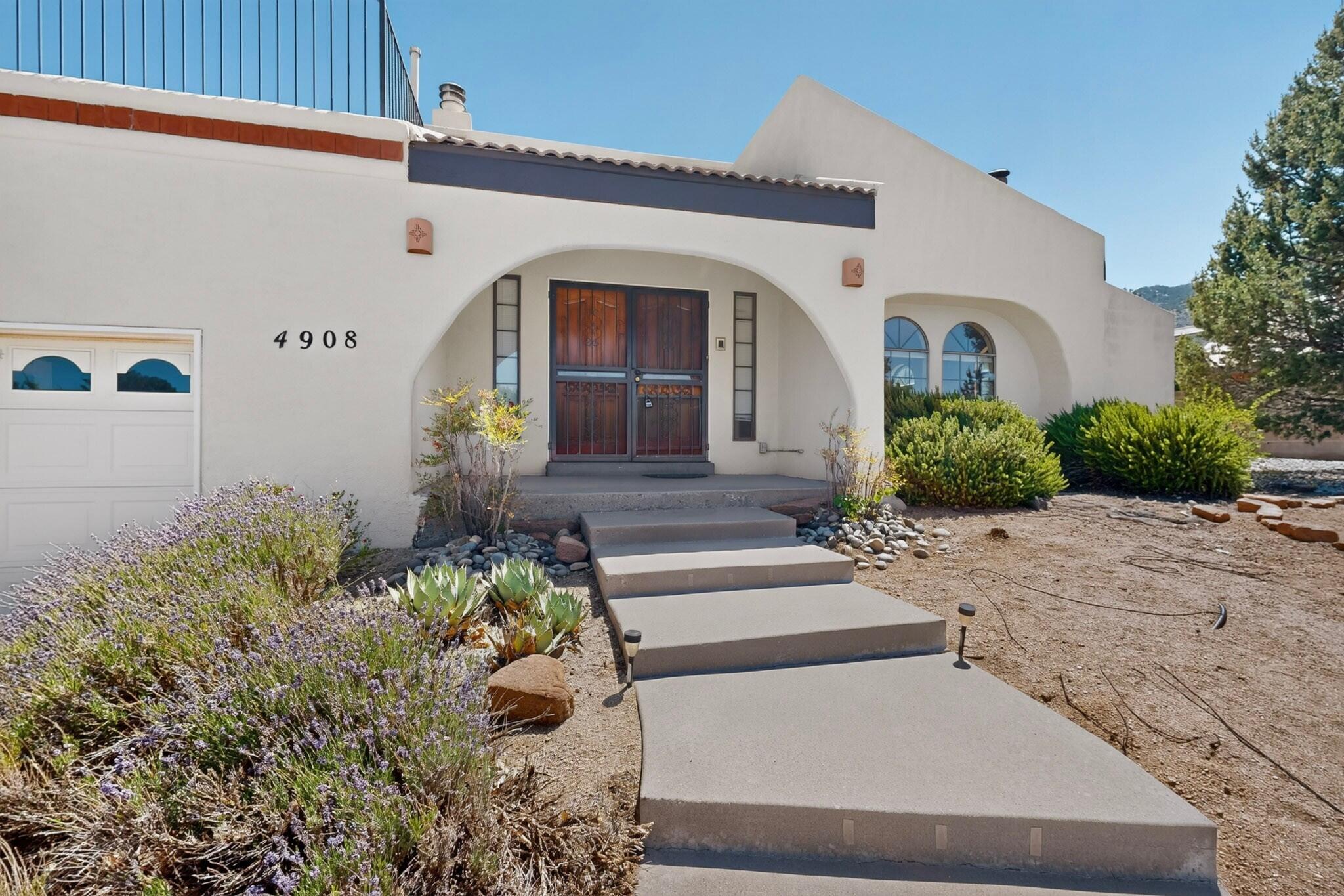 4908 Calle De Luna NE