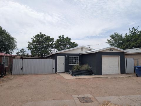 Photo of 820 Bell Avenue SW, Albuquerque, NM 87102 (MLS # 1102859)