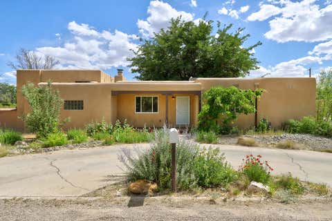 Homes For Sale - 712 Green Valley Road<br/> Bernalillo County, Los Ranchos, NM 87107