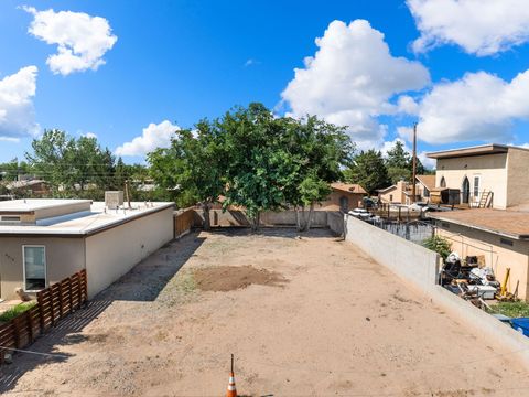 4208 Trinity Place NW Albuquerque NM 87107