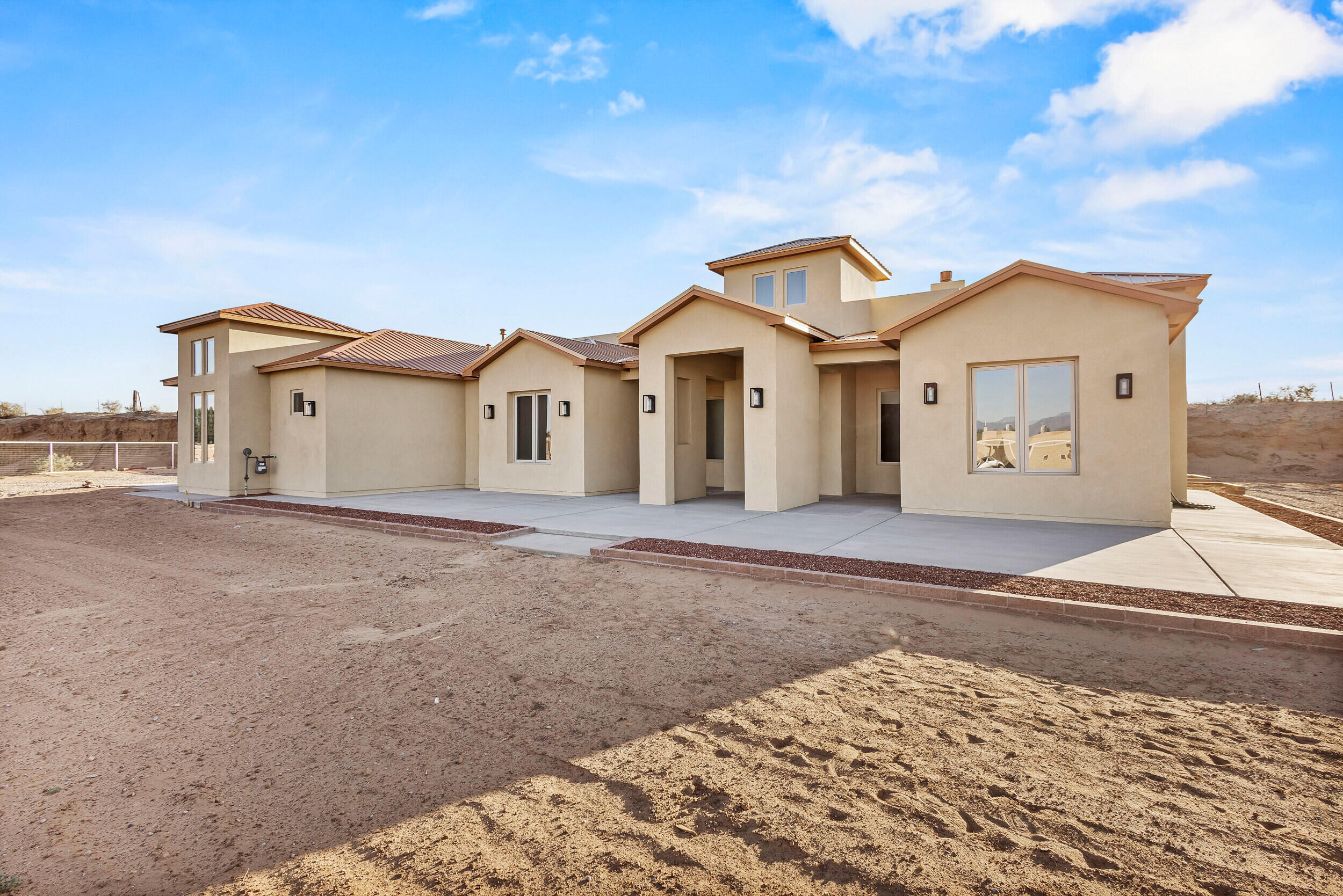 11 Del Cerro Court, Los Lunas, New Mexico image 1