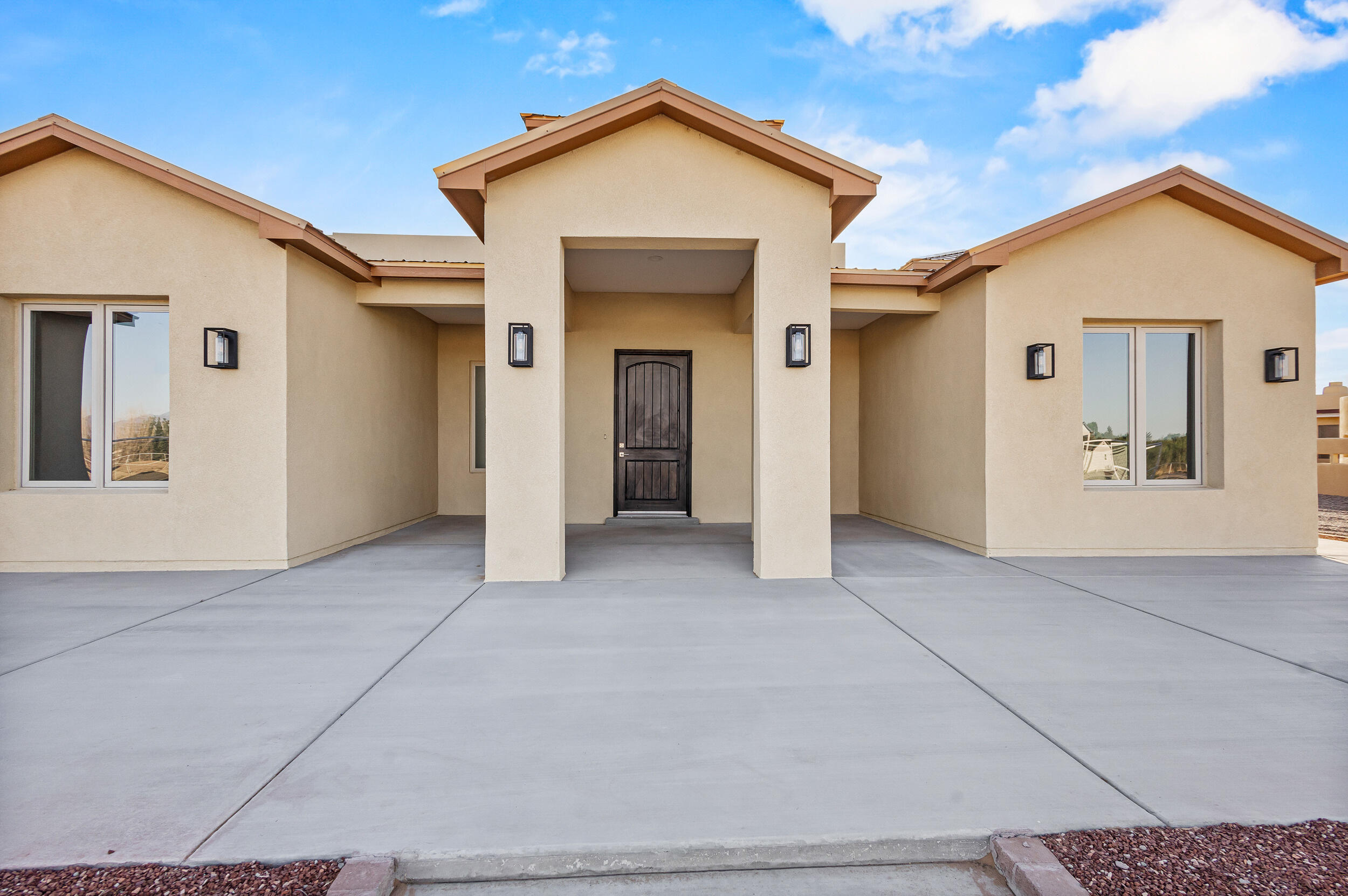 11 Del Cerro Court, Los Lunas, New Mexico image 2