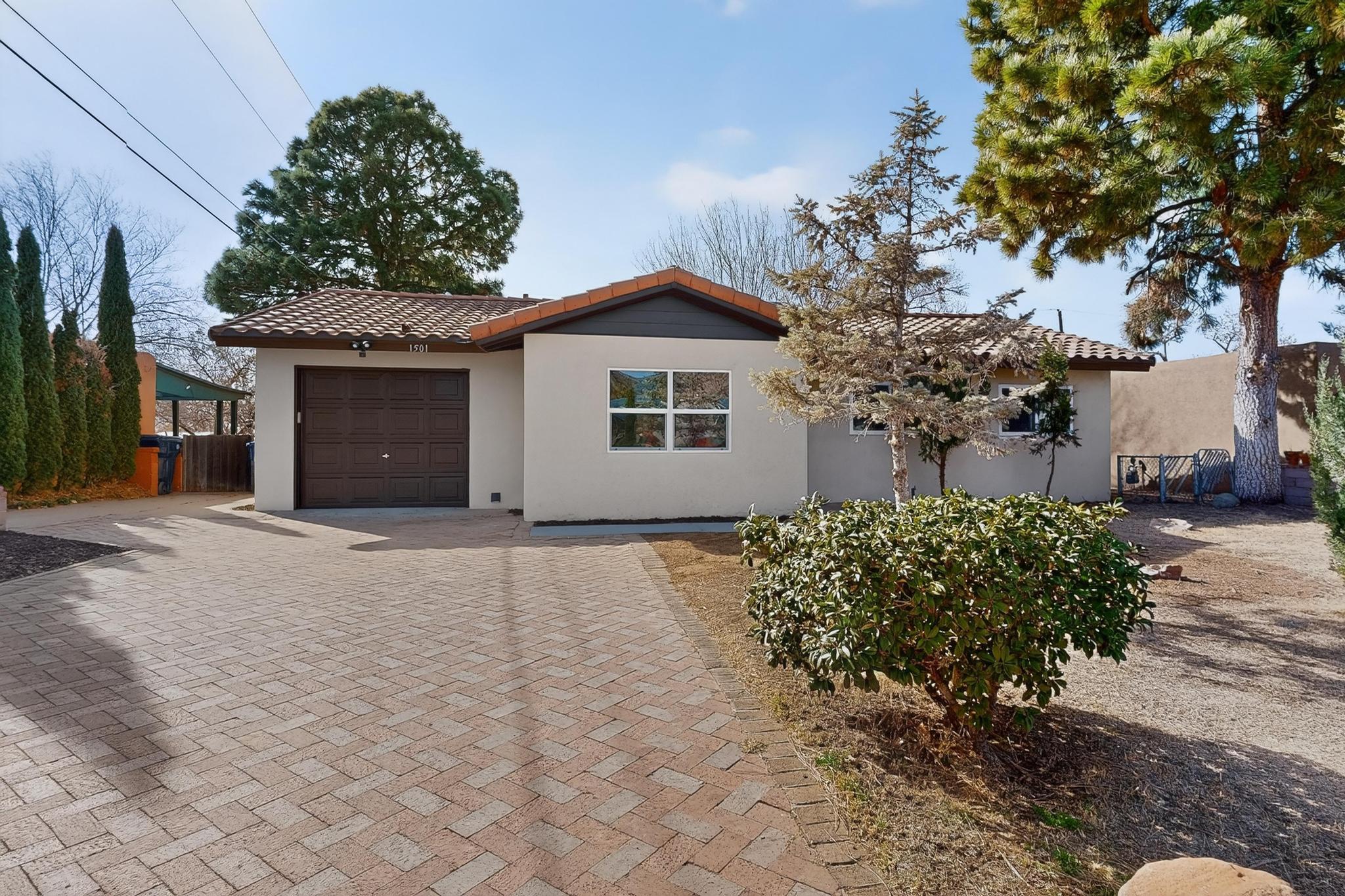 1501 Espejo Street NE