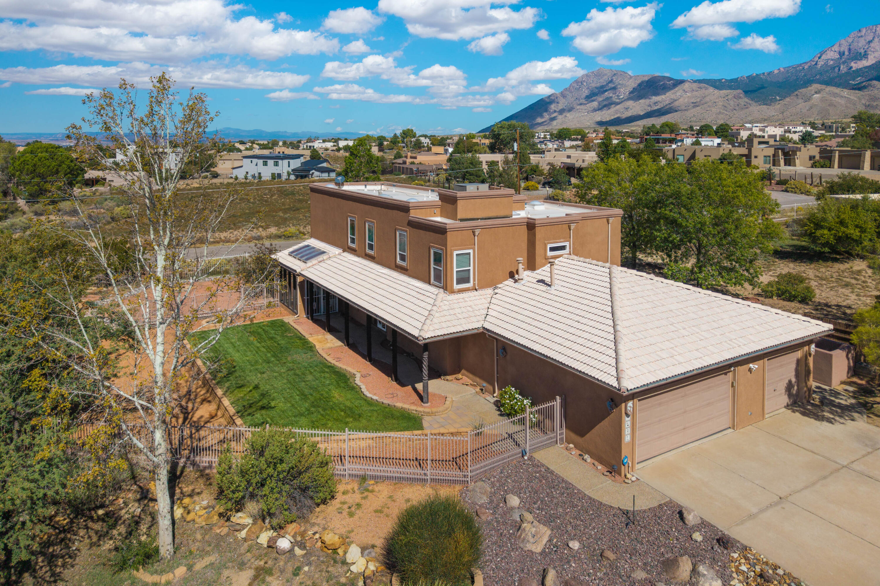 9231 Oakland Avenue NE