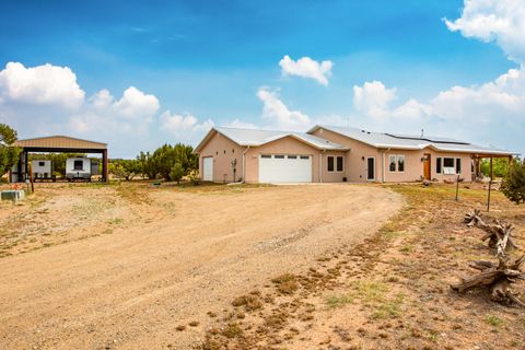 Photo of 1322 Mountain Valley Road, Edgewood, NM 87015 (MLS # 1103027)