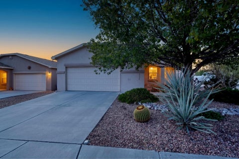 Photo of 9324 Upper Meadow Avenue SW, Albuquerque, NM 87121 (MLS # 1112090)