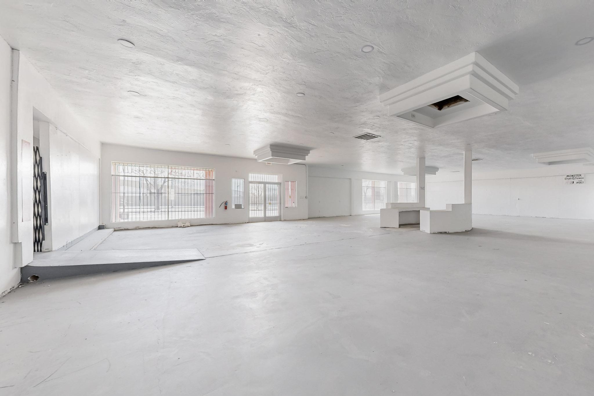 6405 Lomas Boulevard NE