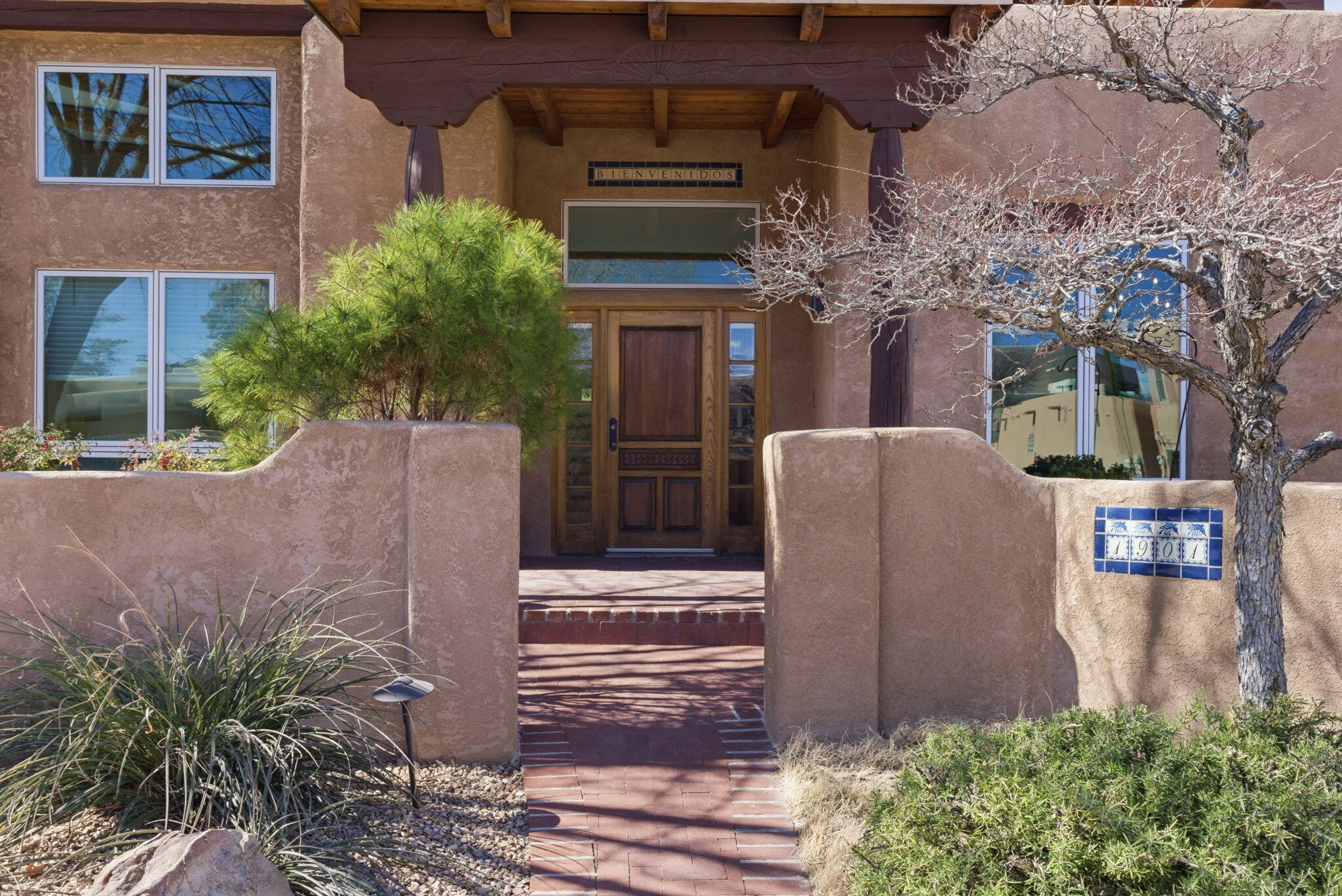 1901 Via Del Sol NE