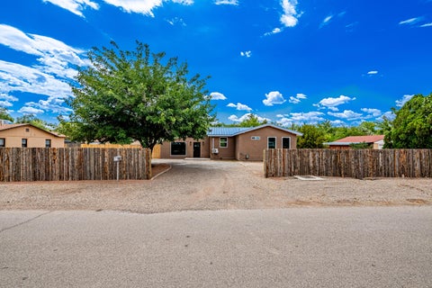 Photo of 6667 Elwood Drive NW, Los Ranchos, NM 87107 (MLS # 1112330)