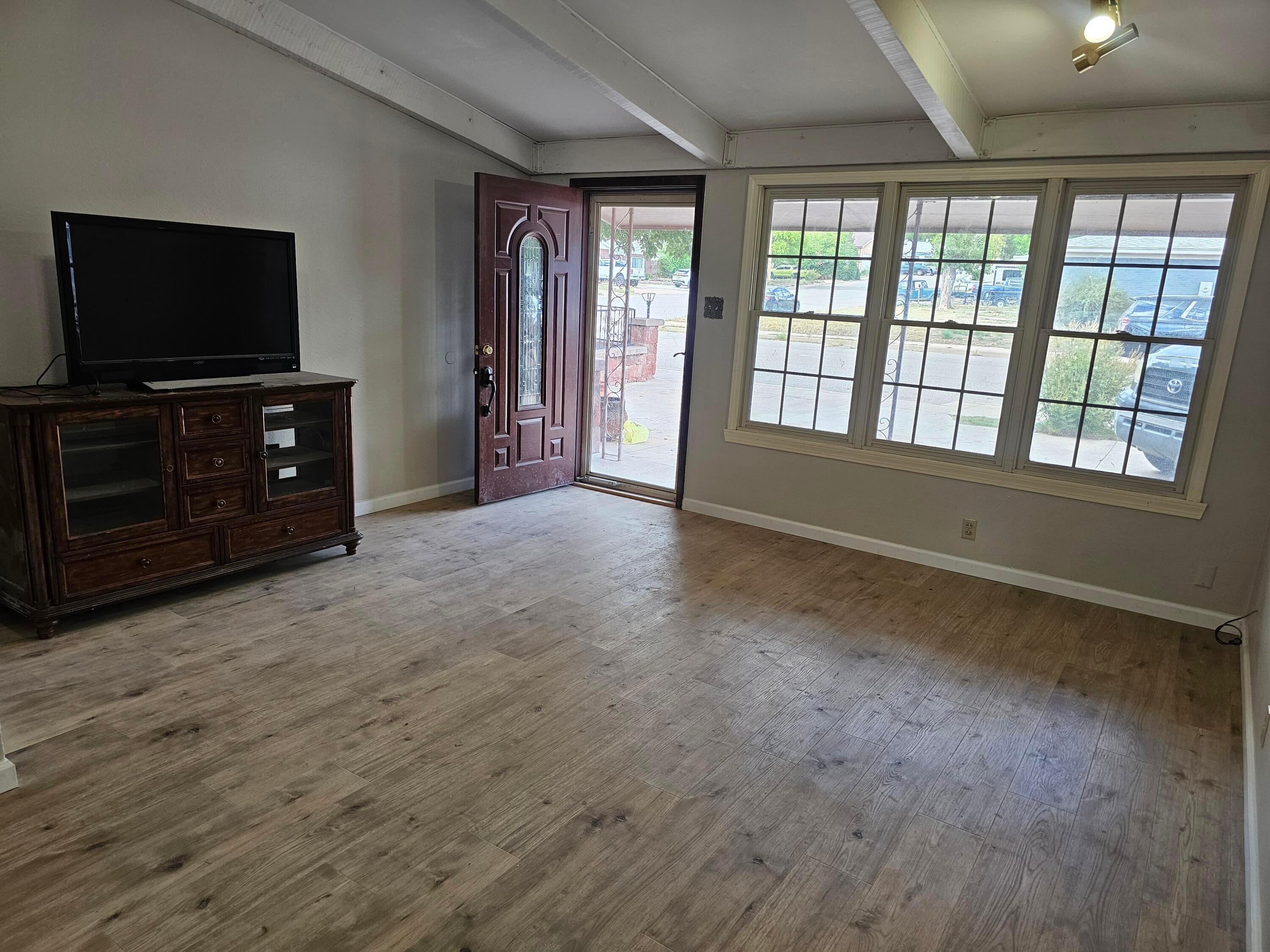 400 Casaus Avenue
