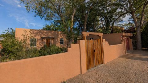 Photo of 2334 Rio Grande Boulevard NW, Albuquerque, NM 87104 (MLS # 1097381)