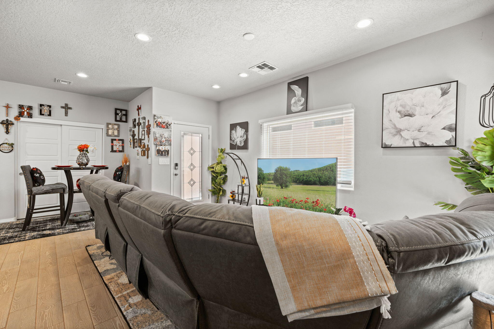 1523 Tierra Verde Loop, Los Lunas, New Mexico image 6