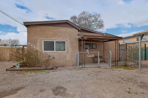 Photo of 113 La Media Road SW, Albuquerque, NM 87105 (MLS # 1098482)