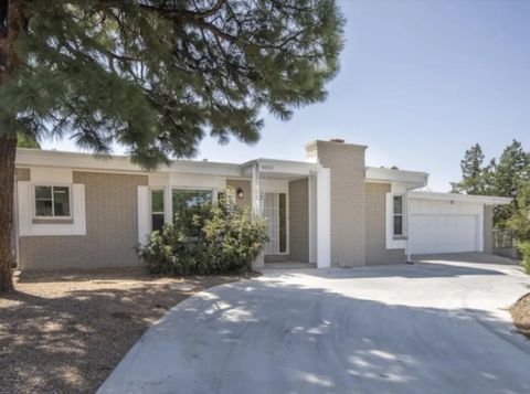 Photo of 9620 San Gabriel Road NE, Albuquerque, NM 87111 (MLS # 1099081)
