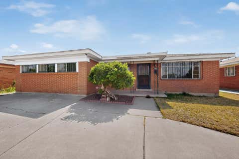 Photo of 628 Kentucky Street SE, Albuquerque, NM 87108 (MLS # 1107542)