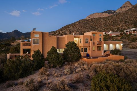 18 Tierra Monte Street NE Albuquerque NM 87122