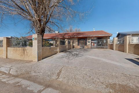 Photo of 724 Elko Avenue, Grants, NM 87020 (MLS # 1097775)