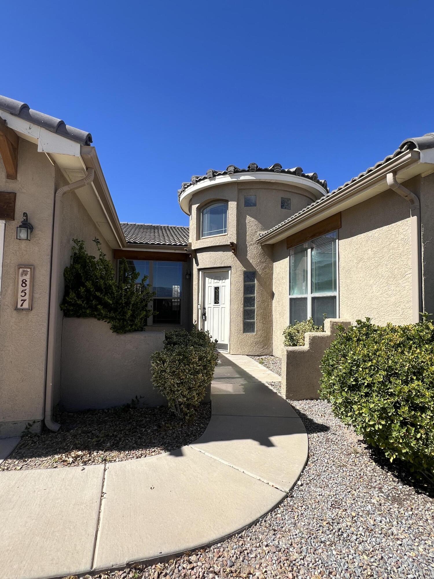 857 Loma Pinon Loop NE