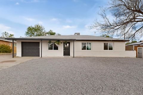 Photo of 2032 Vermont Street NE, Albuquerque, NM 87110 (MLS # 1101066)