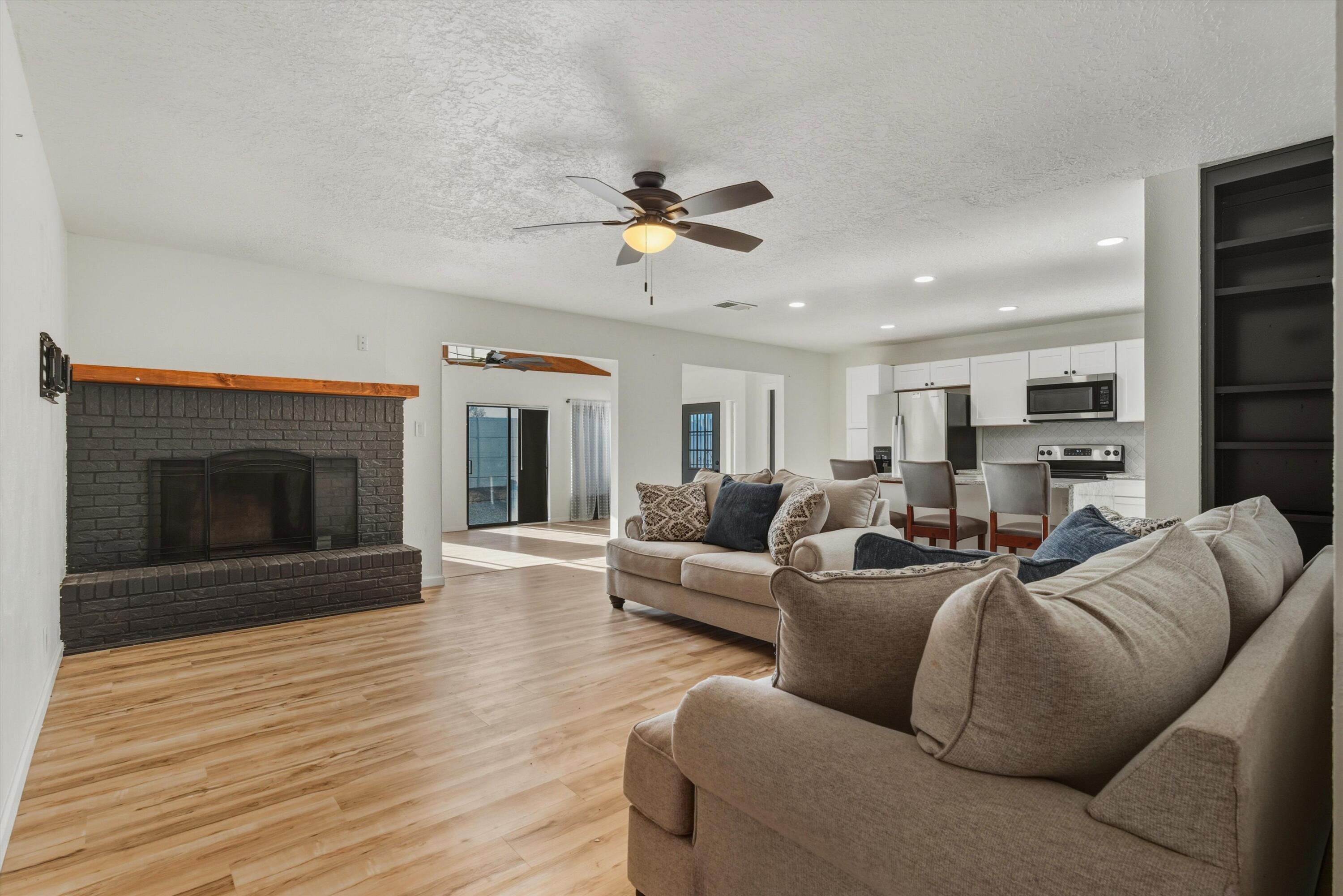 2717 Los Tretos Street NW