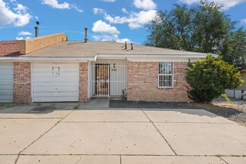 Photo of 244 AVALON Place NW, Albuquerque, NM 87105 (MLS # 1090736)