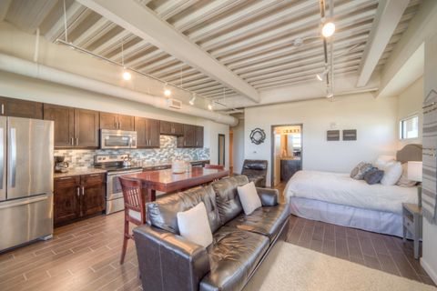 Photo of 524 Central Avenue SW #UNIT 607, Albuquerque, NM 87102 (MLS # 1099967)